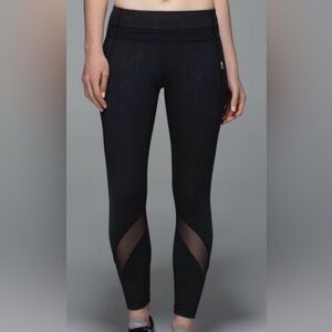Lululemon Inspire Tight II leggings with Mesh and gold hardware size 4